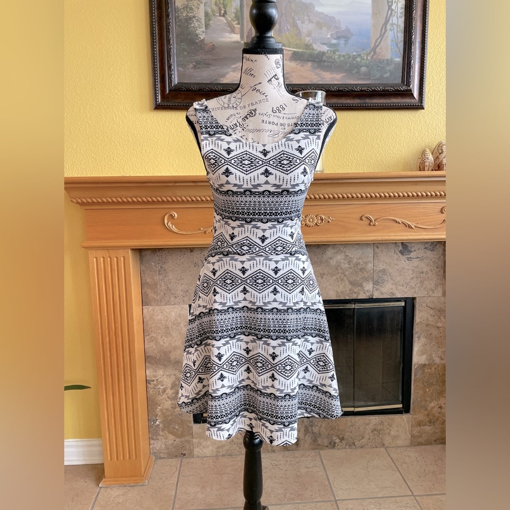 Divided size 4 black and white dress